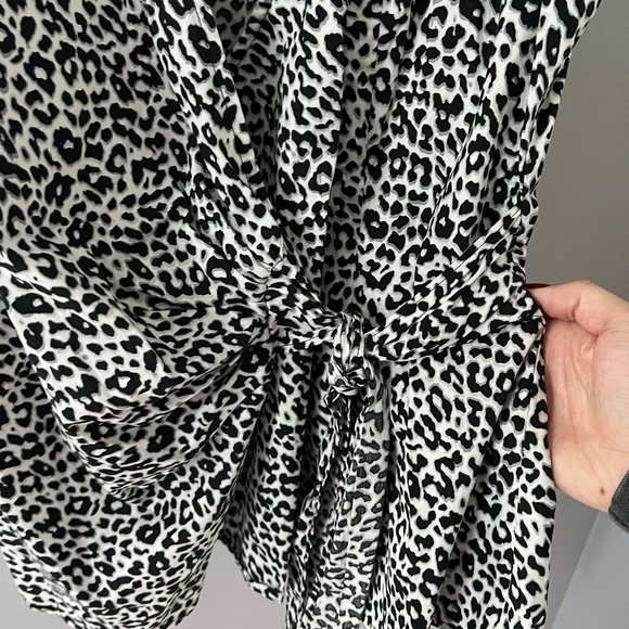 Express Cheetah Leopard Black and White Print Wrap Tank Top Blouse Large - Picture 4 of 8